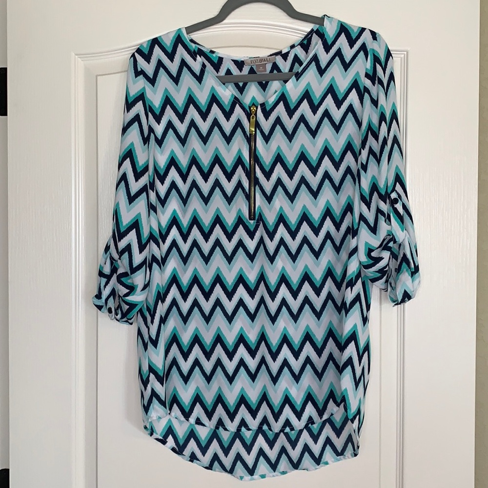Roz & Ali Blue and White Zig Zag Striped Top